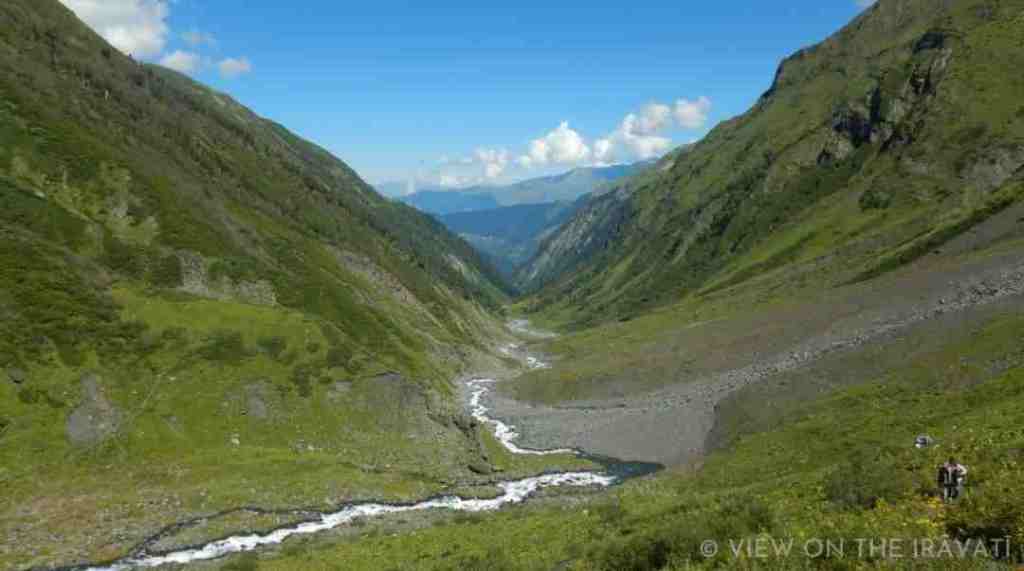 Getting closer to Khundī Mātā; view back towards Riyalī and Chanju